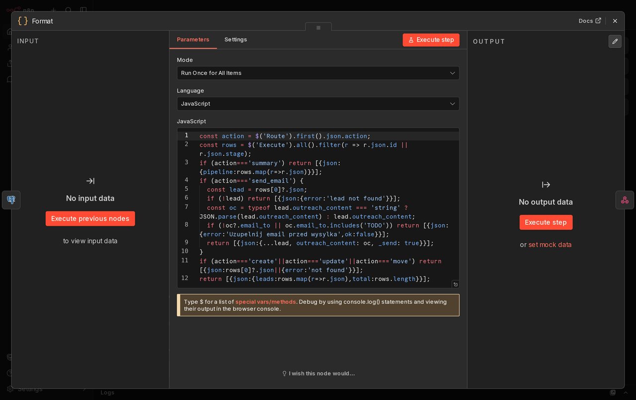 Panel węzła Code w n8n z językiem JavaScript i widocznym dropdownem wyboru języka